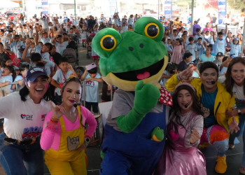 Entrega DIF Monterrey Juguetes A Niños y Niñas