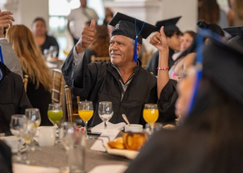 Monterrey busca seguir alfabetizando a los adultos