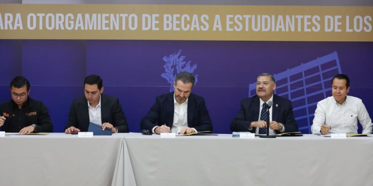 UANL y Monterre y firman convenio de becas