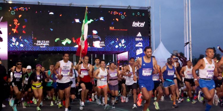 Maratón Internacional CDMX reúne a 34 Mil Corredores