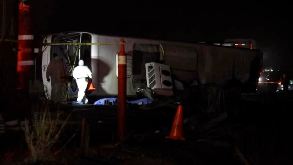 ruta-611-accidente-Apodaca-carretera-miguel-alemán-volcadura-de-camión