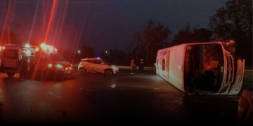 vuelca-camión-Pesquería-accidente-vial-Gran-Dinastía
