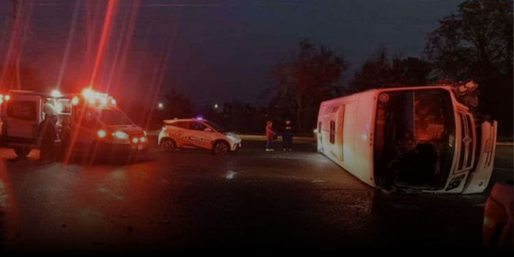 vuelca-camión-Pesquería-accidente-vial-Gran-Dinastía