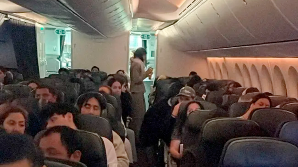 vuelo-desviado-a-Canadá-Aeroméxico-paro-cardiaco-base-militar-Madrid-Monterrey