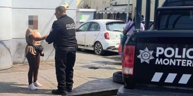 POLICÍA-DE-MONTERREY-AUXILIA-A-NIÑO