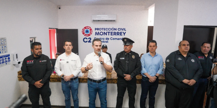 Adrián de la garza inaugurando el nuevo c2 en el marco del inicio del operativo seguridad-semana-santa en monterrey