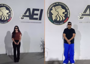 Foto de mujer y hombre esposados, detenidos por delito criminal digital