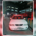 foto del carro auxiliado por oficiales de tránsito de Monterrey escoltan a familia