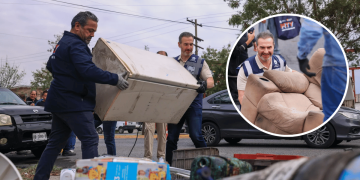 PORTADA. adrián de la garza ayudando durante el operativo de limpieza de la colonia Maestro.