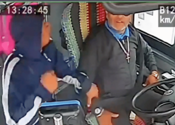 Agresión contra chofer de ruta urbana es captada en video.