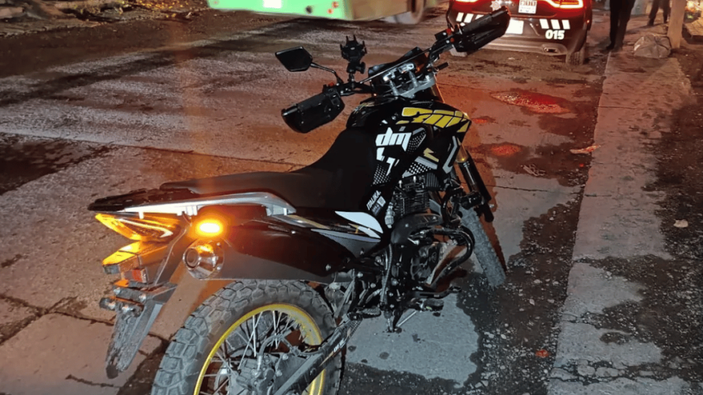 Detienen en la colonia Topo Chico a presuntos narcomenudistas en moto sin placas