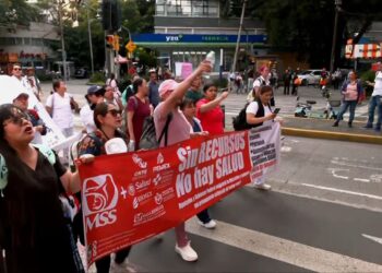 Trabajadores del Metro se suman a la megamarcha del IMSS en la CDMX